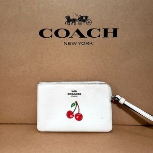 SOLD****Coach Single Corner Zip White Wristlet